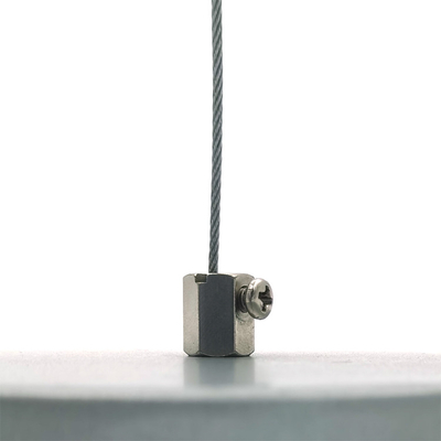 De duplexklemmen die van de Draadkabel Opschortingssysteem aansteken die Kit Wire Rope Cable Gripper hangen