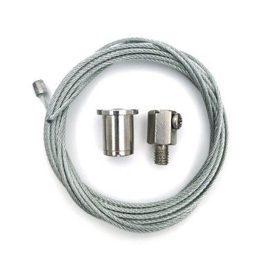 De duplexklemmen die van de Draadkabel Opschortingssysteem aansteken die Kit Wire Rope Cable Gripper hangen